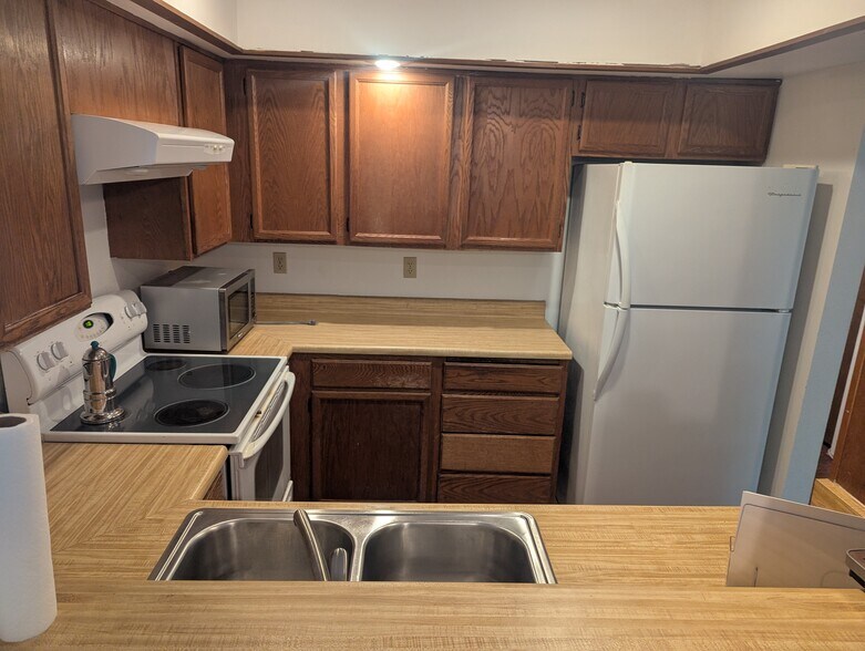 Kitchen - 12721 NE 129th Ct
