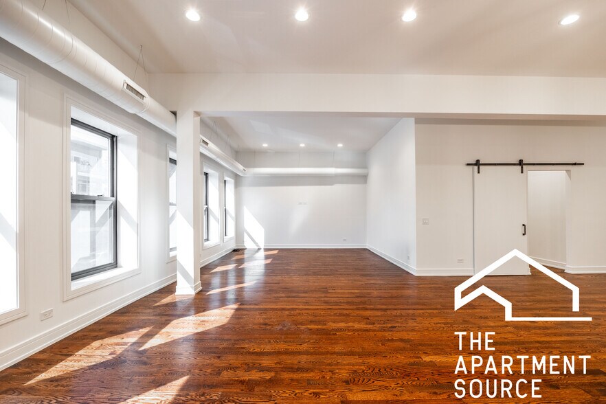 Building Photo - 2500 W Chicago Ave