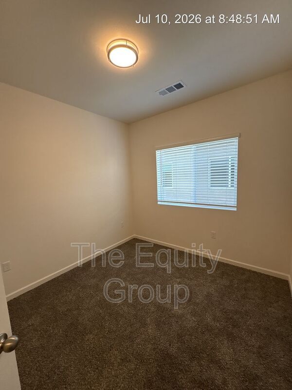 Building Photo - 723 S Pinkham St