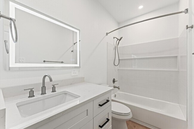 Building Photo - 1325 35th St