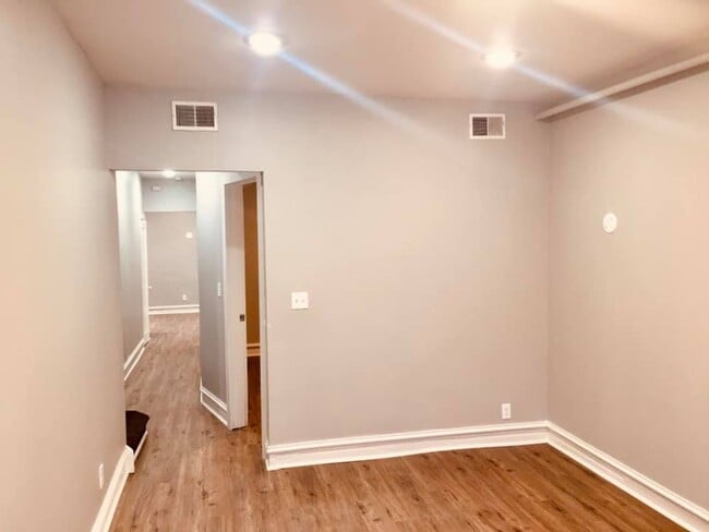 Building Photo - 2102 S Central Park Ave