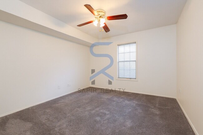 Building Photo - Move in before December 15th and get $100 OFF your rent for the first 3 months — PLUS a $250 Amaz...