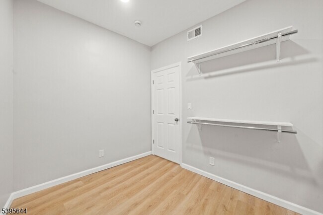 Building Photo - 57 Henry St