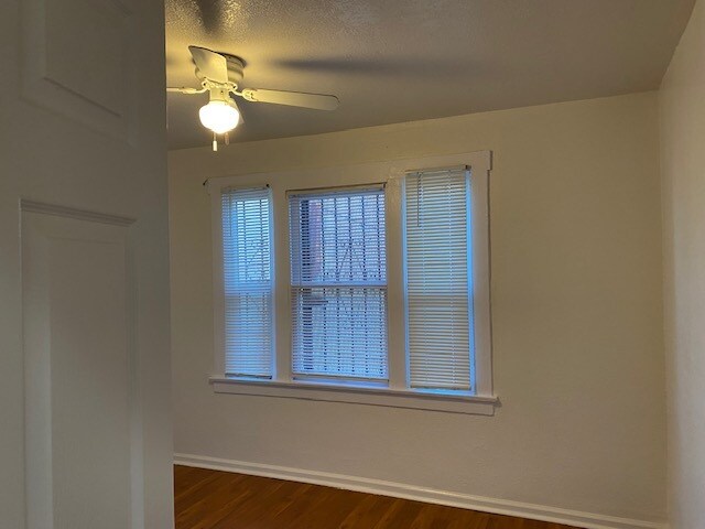 Building Photo - 5426 S Van Ness Ave