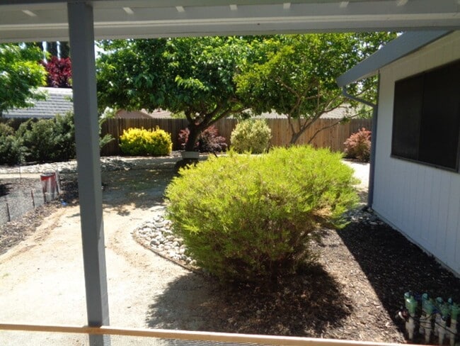 Building Photo - COMING SOON!!! 4 Bedroom 2 Bathroom house ...