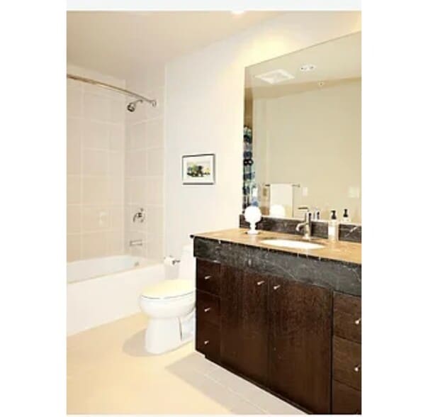 Building Photo - 1900 S River Dr