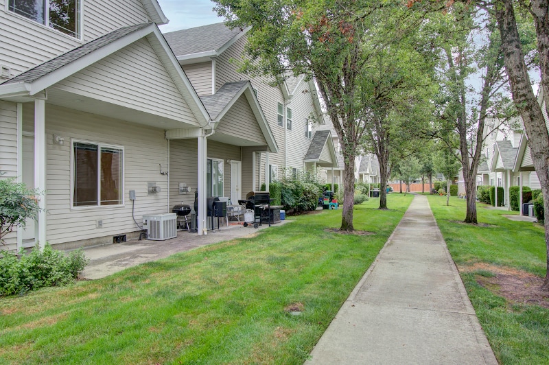 Building Photo - 2119 NE 163rd Ave