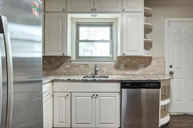 Building Photo - Pre-lease Summer 2026! Beautiful Tech Terrace Home! Full of Character!