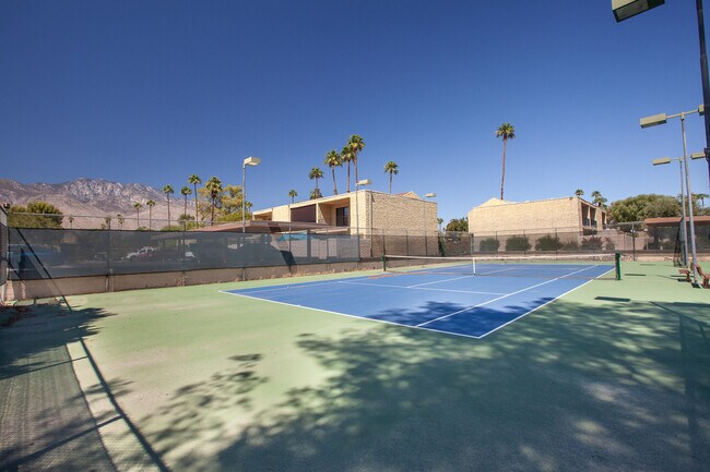 Building Photo - 2348 Los Coyotes Dr