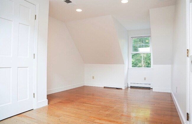 Building Photo - 241 New Bedford Rd