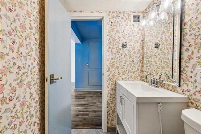 Building Photo - Large 1BR/1BA with Natural Light & Modern Finishes in Cleveland Park