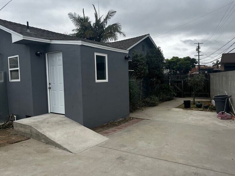 Building Photo - 12412 Gilmore Ave