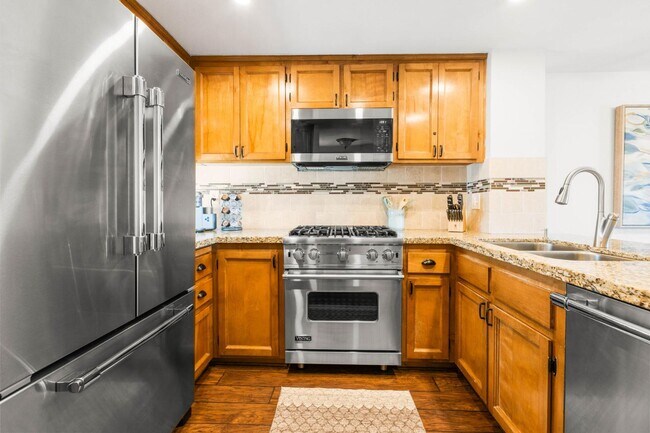 Building Photo - 727 Seacoast Dr