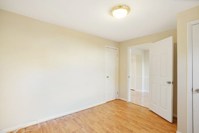 Building Photo - 4339 Cedarlake Ct