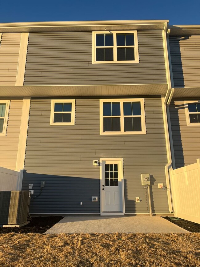 Building Photo - New Construction Townhome in Zebulon, With...