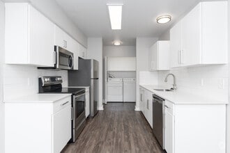 Interior Photo - 5819 Glisan
