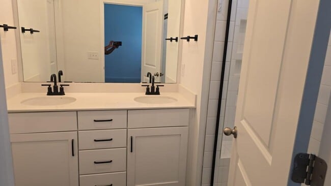 Building Photo - 3315 Oak Pass Dr