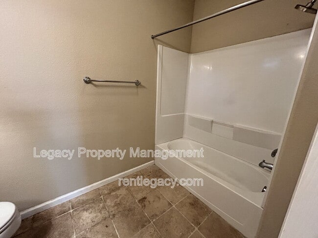 Building Photo - 5301 E Commerce Way