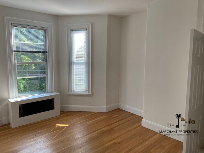 Building Photo - 40 Newton St