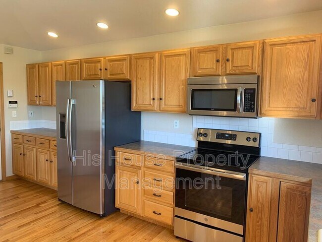 Building Photo - 208 Whitney Bay