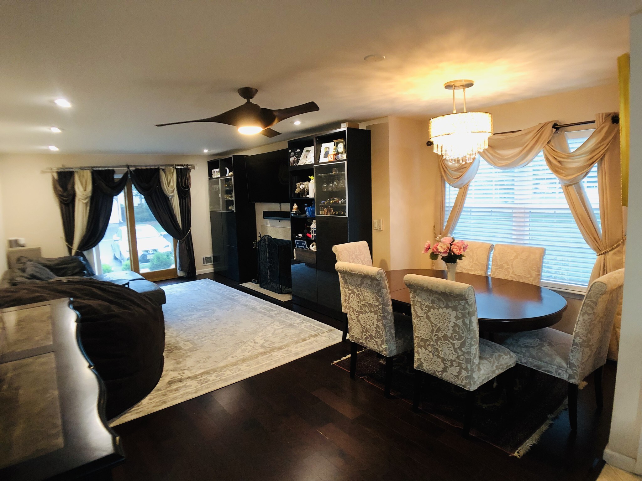 Dining Room Space - 2501 Vroom Dr
