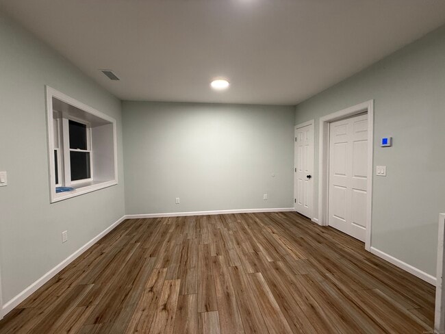 Building Photo - 213 Ely Ave