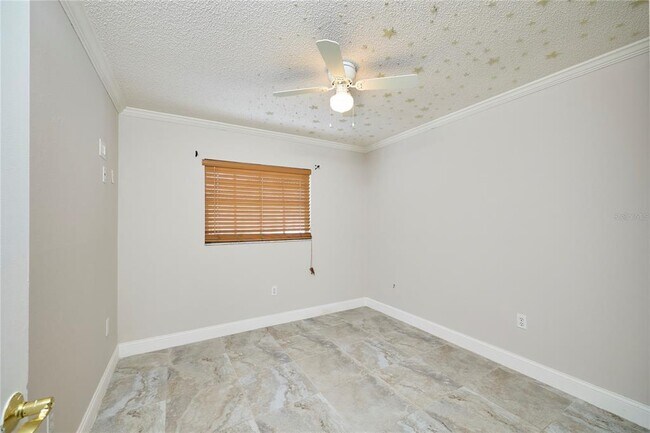 Building Photo - 6804 N Hubert Ave