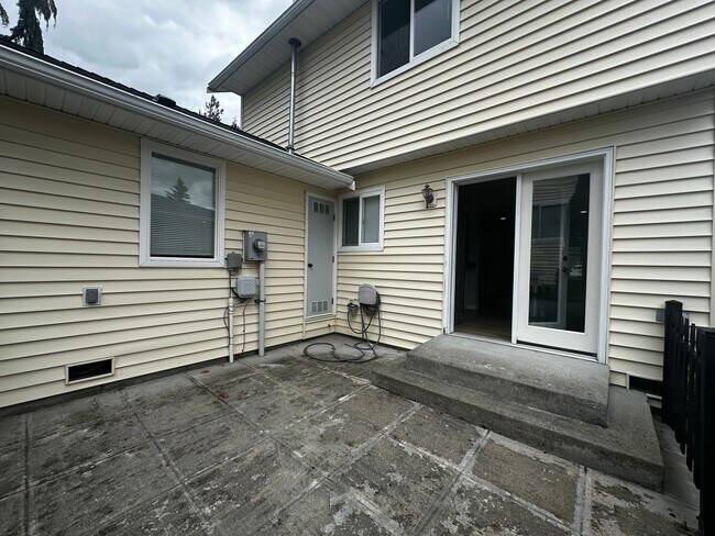 Building Photo - 4324 Hoyt Ave