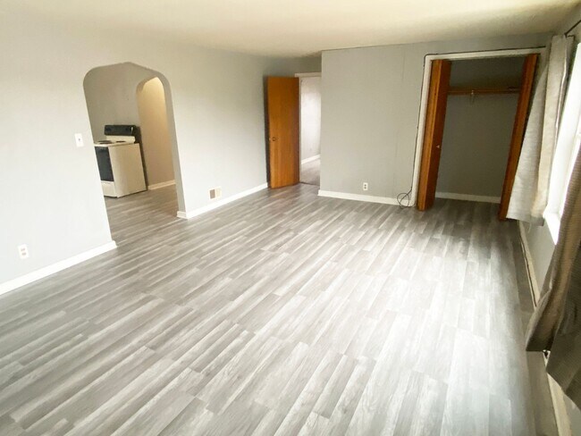 Building Photo - 1704 Merrill Ave