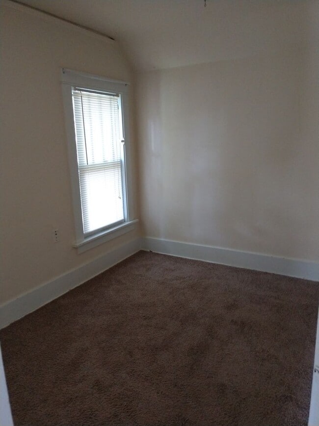 Building Photo - Spacious 4-Bed, 1.5-Bath Home in Vilas Nei...