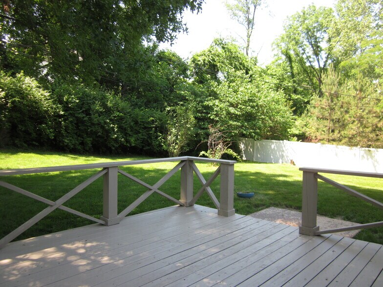 Building Photo - 235 Towercliffe Dr