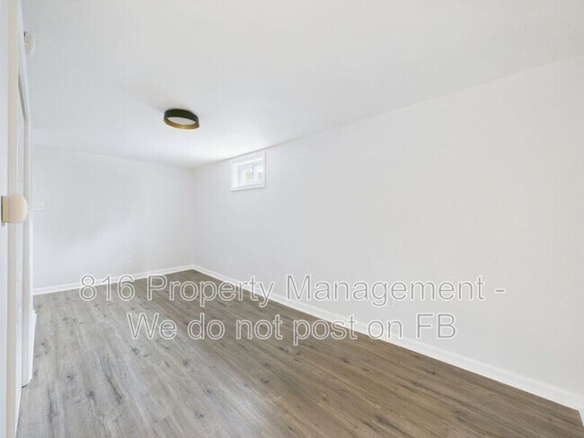 Building Photo - 100 S Oxford Ave