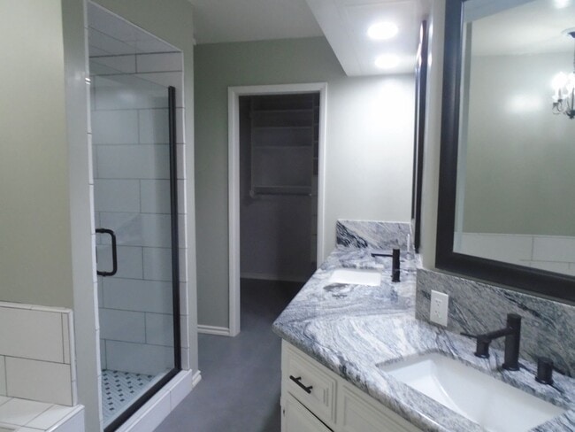Building Photo - GATED COMMUNITY !!! MOVE IN SPECIAL!! $299...