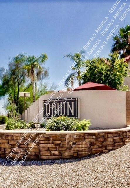 Building Photo - 4683 W Ivanhoe St