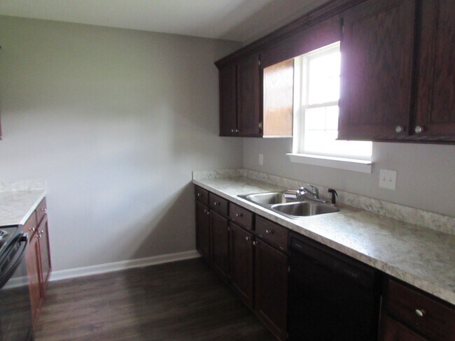 Building Photo - 1000A Mayfield Dr