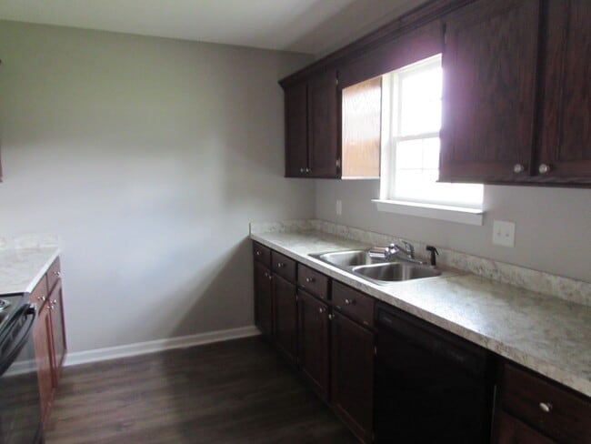 Building Photo - Duplex Close to Shaw AFB