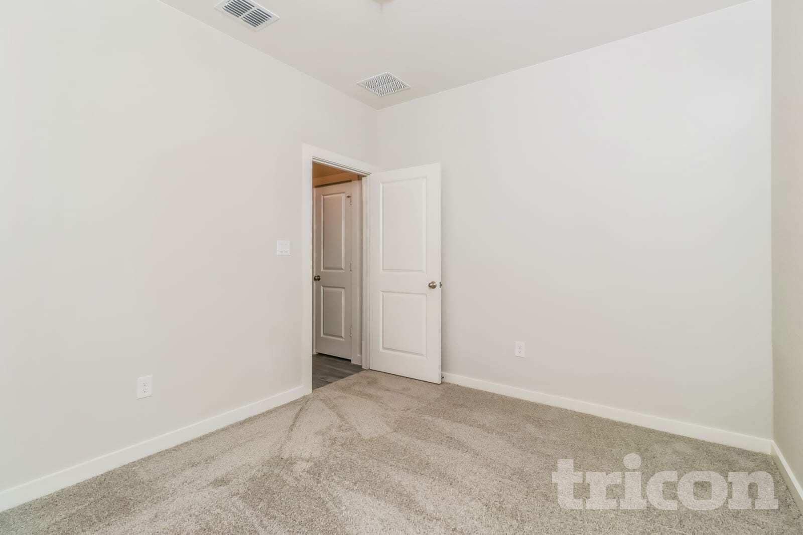 Building Photo - 1604 Mexican Heather Dr