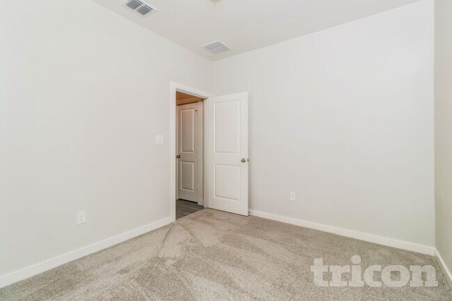 Building Photo - 625 Lindheimer Ln