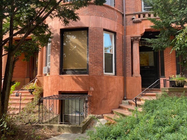 Building Photo - 1878 Beacon St