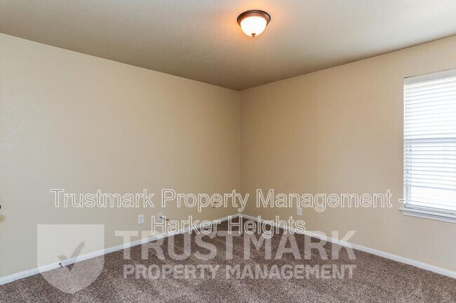 Building Photo - 401 W Libra Dr