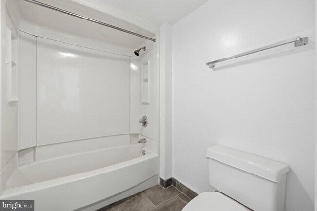 Building Photo - 2121 Jamieson Ave