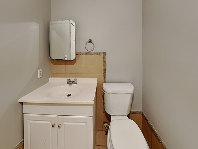 Building Photo - 6114 Green Acres Dr SW