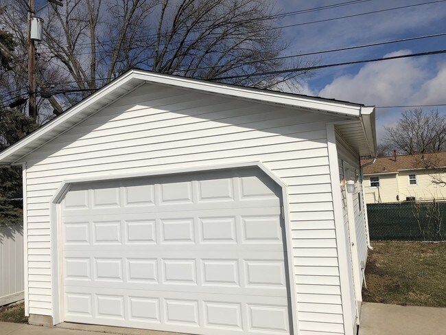 Building Photo - 733 39th Ave