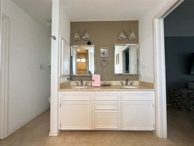 Building Photo - 14833 Cobo De Bara Cir