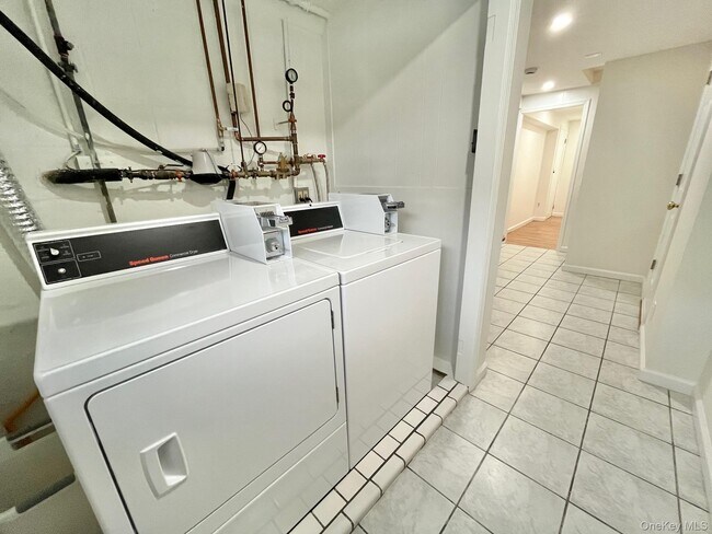 Building Photo - 103 Bennett Ave