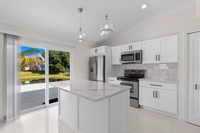 Building Photo - 1151 Delray Lakes Dr