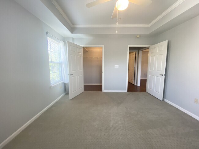 Building Photo - Two Bedroom Spacious Condo Near Everything Bluffton Has to Offer!