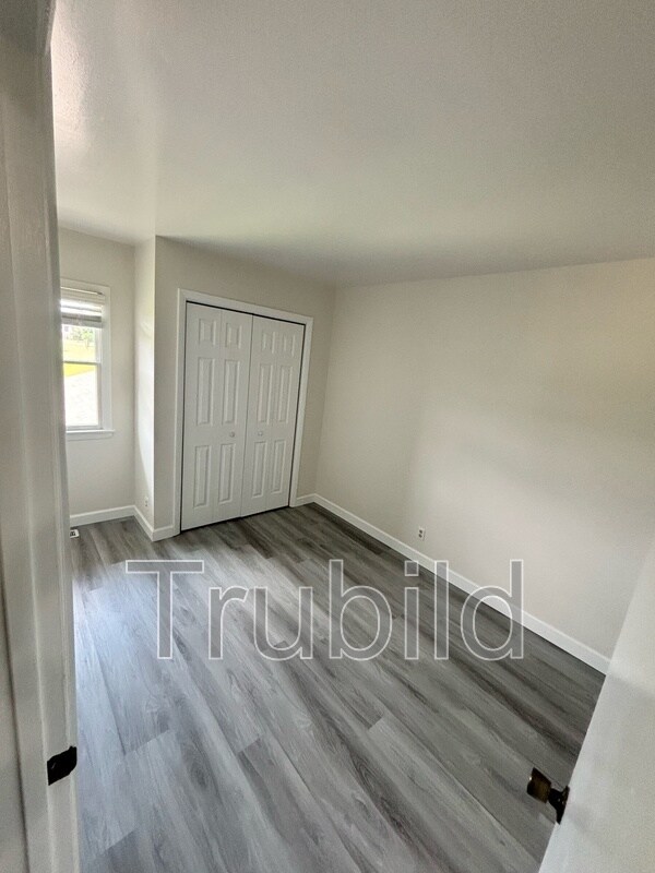 Building Photo - 246 Albatross St