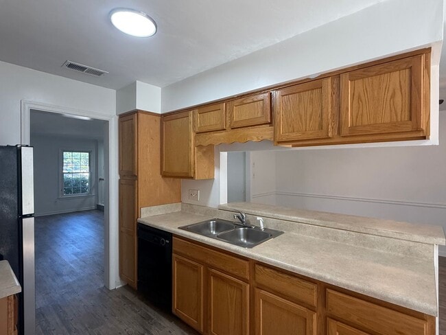 Building Photo - Virginia Beach Townhouse