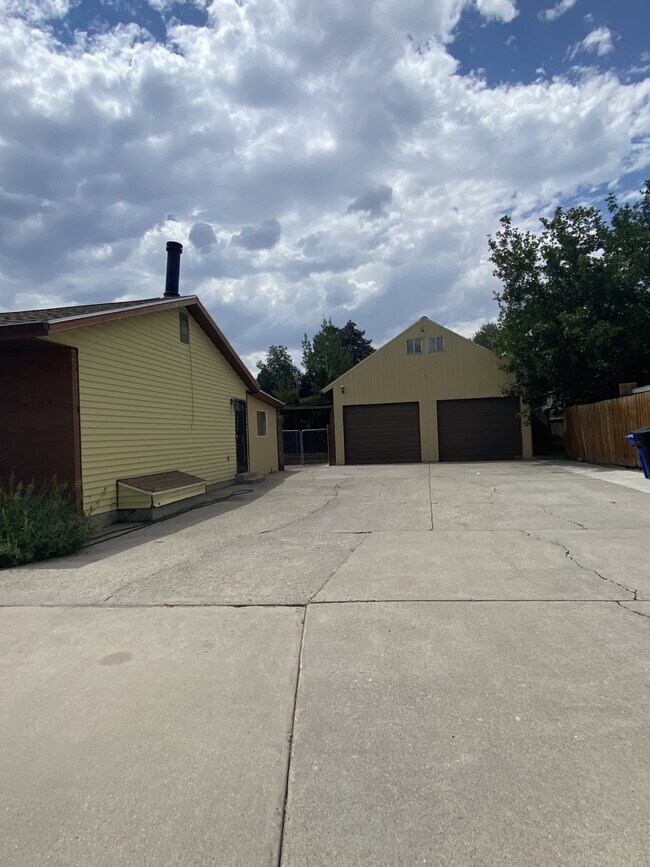 Building Photo - 6238 Dewdrops Dr